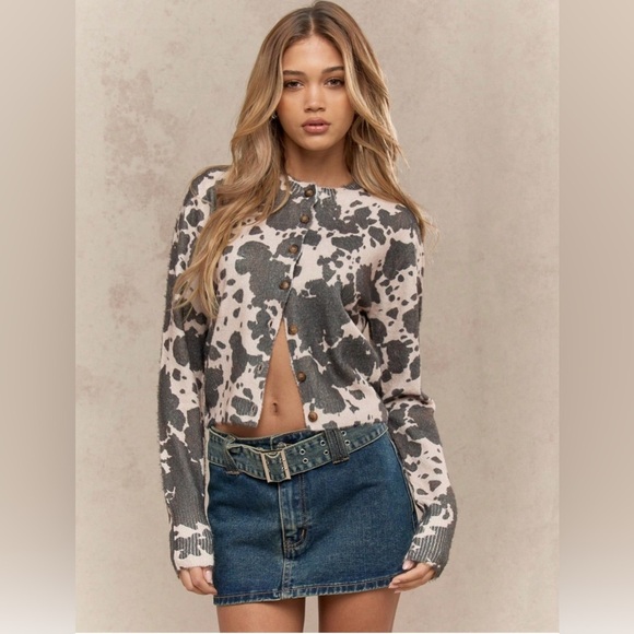 Missguided Sweaters - Missguided Cozy Cow Print Cropped Button Up Cardigan